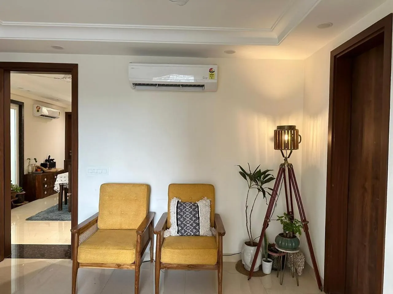 Vintage Room With Modern Amenities 구르가온 홈스테이